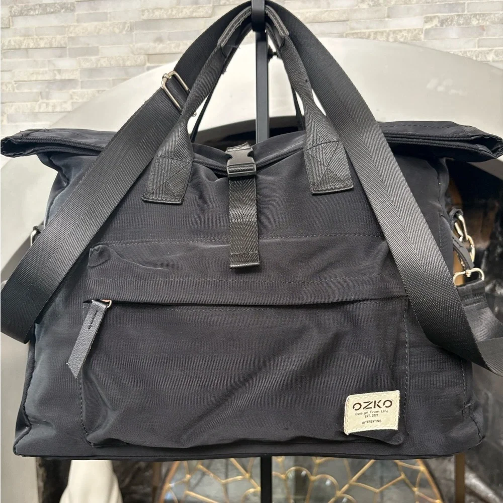 Ozuko bag, used as both a backpack and a messenger or tote bag.